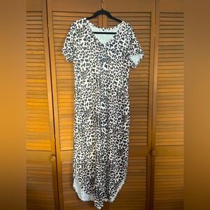 Leopard maxi dress with pockets, medium.
